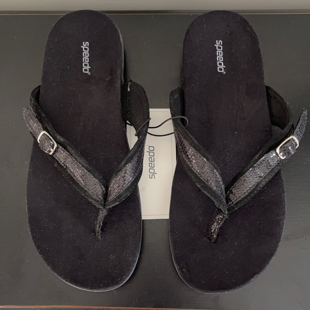 Speedo women’s black flip-flops sandals